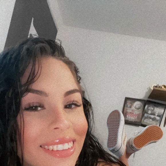 Meet your Posher, Makayla - Picture 1 of 1